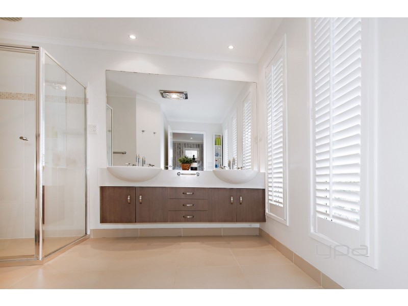 12 Narracan Close, Caroline Springs VIC 3023