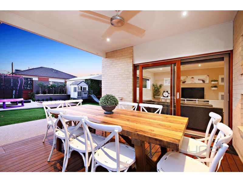 12 Narracan Close, Caroline Springs VIC 3023