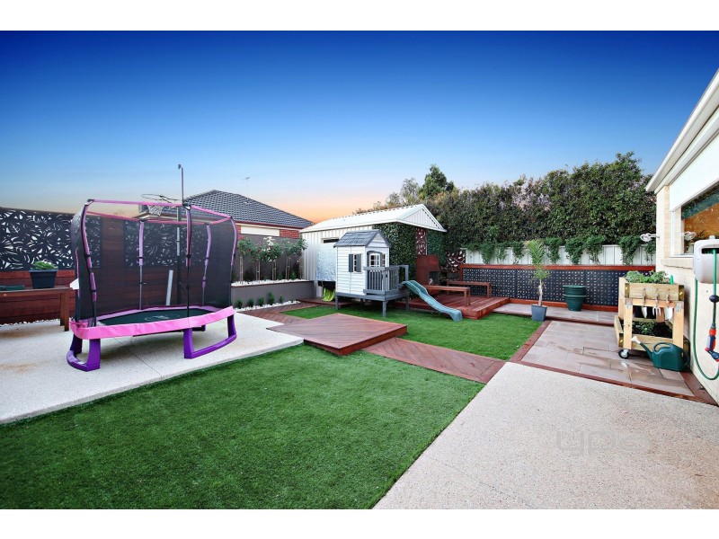 12 Narracan Close, Caroline Springs VIC 3023