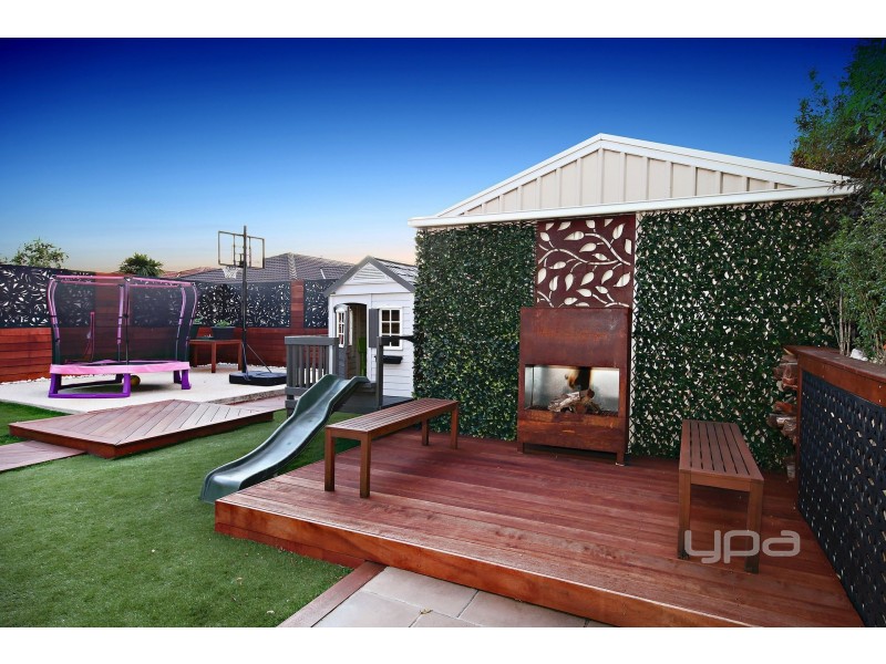 12 Narracan Close, Caroline Springs VIC 3023