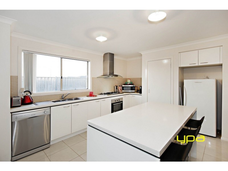 4 Annecy Boulevard, Plumpton VIC 3335