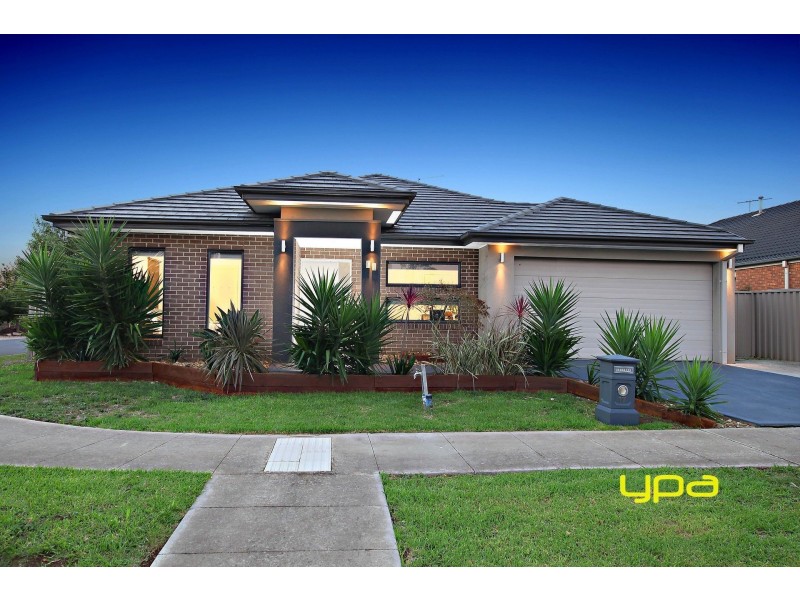 17 Cullen Terrace, Caroline Springs VIC 3023