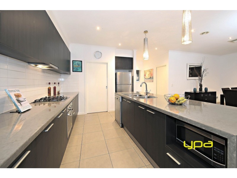 17 Cullen Terrace, Caroline Springs VIC 3023