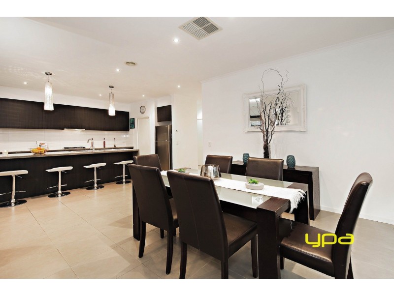 17 Cullen Terrace, Caroline Springs VIC 3023