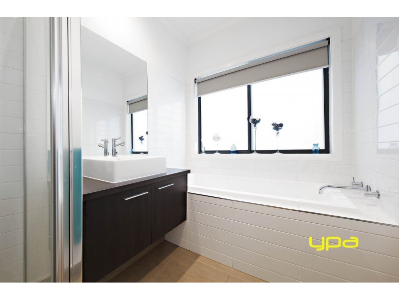 17 Cullen Terrace, Caroline Springs VIC 3023