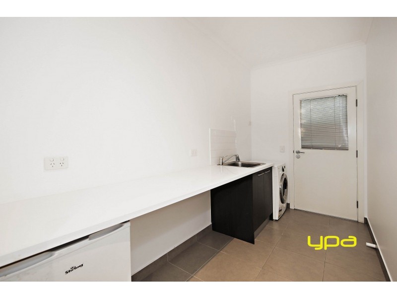 17 Cullen Terrace, Caroline Springs VIC 3023