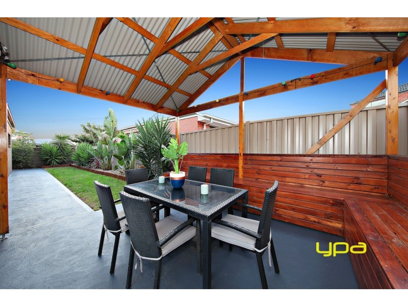 17 Cullen Terrace, Caroline Springs VIC 3023