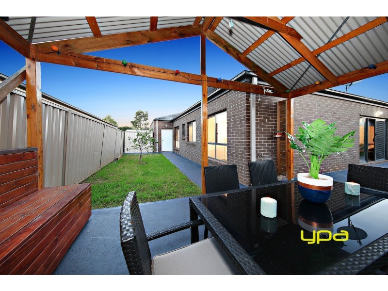 17 Cullen Terrace, Caroline Springs VIC 3023