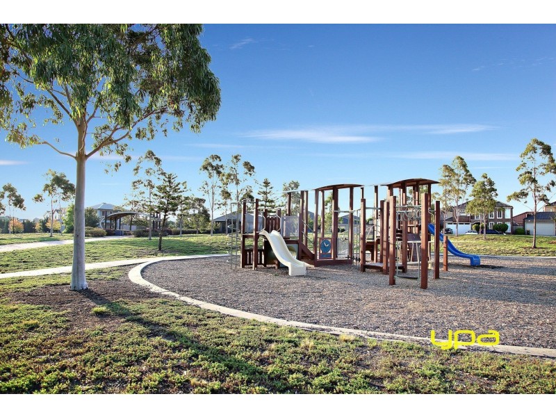 17 Cullen Terrace, Caroline Springs VIC 3023