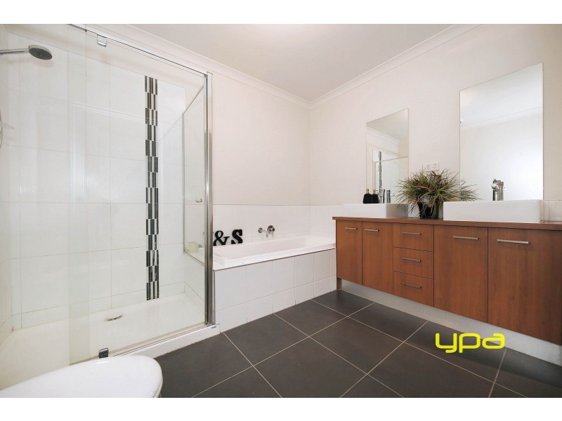 13 Bay Street, Caroline Springs VIC 3023