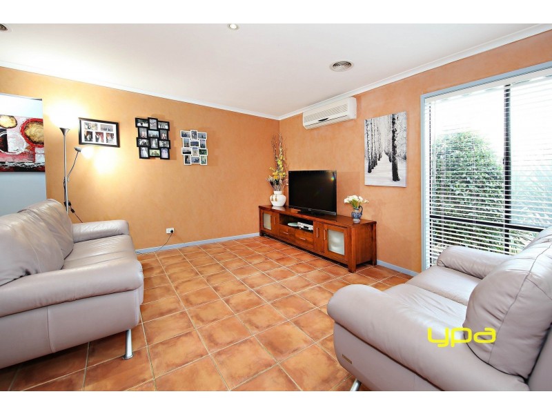 5 Earlington Boulevard, Burnside VIC 3023