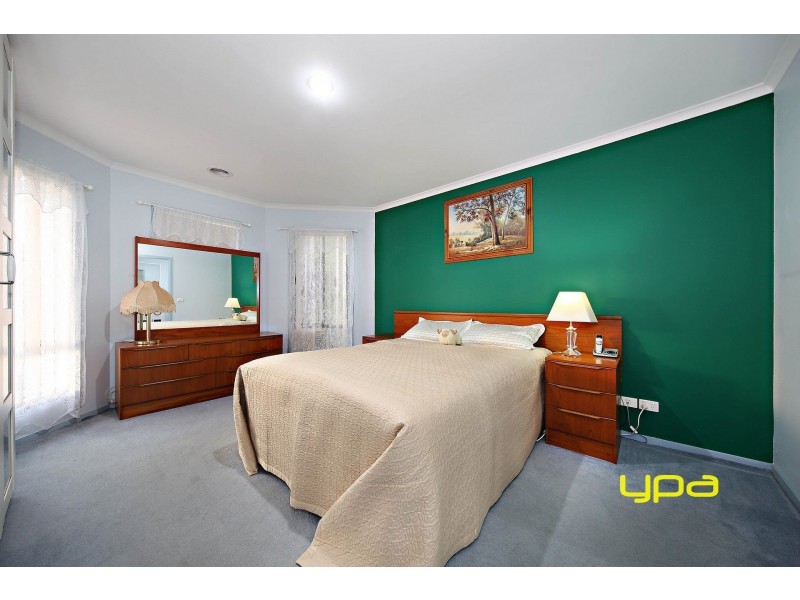 5 Earlington Boulevard, Burnside VIC 3023