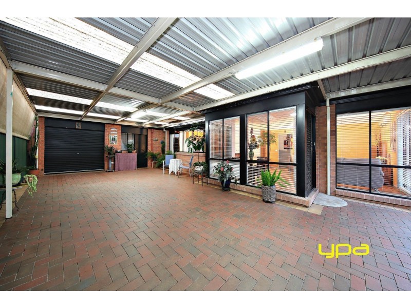 5 Earlington Boulevard, Burnside VIC 3023