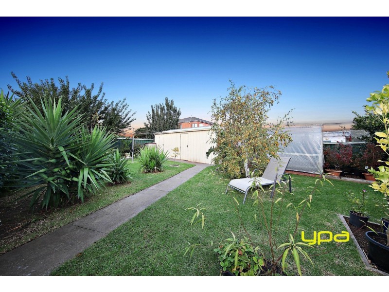 5 Earlington Boulevard, Burnside VIC 3023