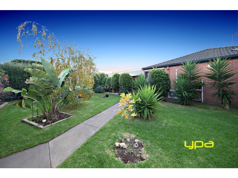 5 Earlington Boulevard, Burnside VIC 3023