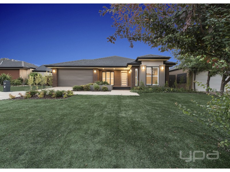 6 Cherry Lake Green, Caroline Springs VIC 3023