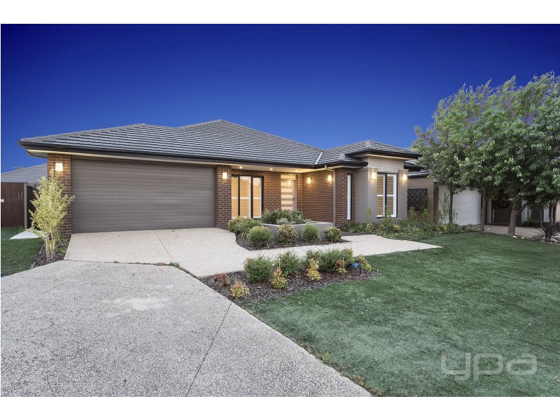 6 Cherry Lake Green, Caroline Springs VIC 3023