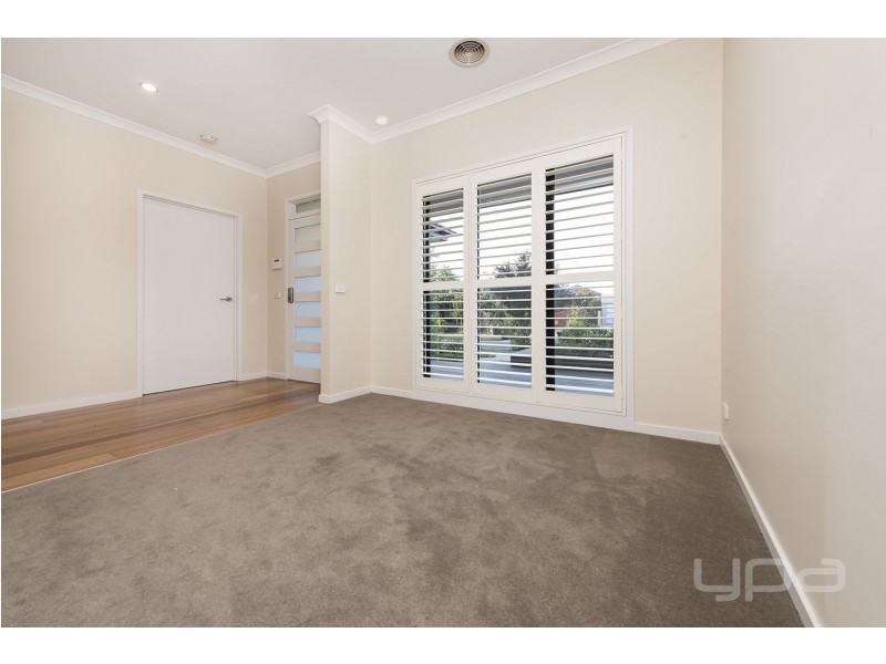 6 Cherry Lake Green, Caroline Springs VIC 3023