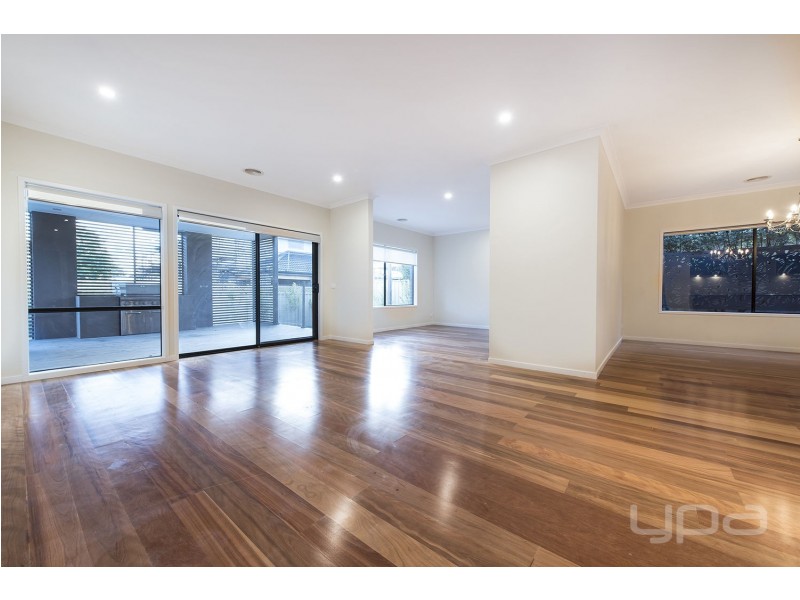 6 Cherry Lake Green, Caroline Springs VIC 3023