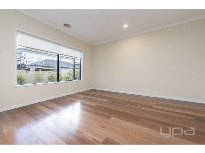 6 Cherry Lake Green, Caroline Springs VIC 3023