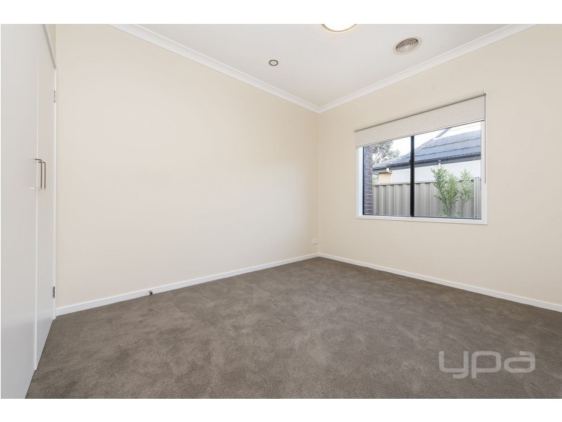 6 Cherry Lake Green, Caroline Springs VIC 3023