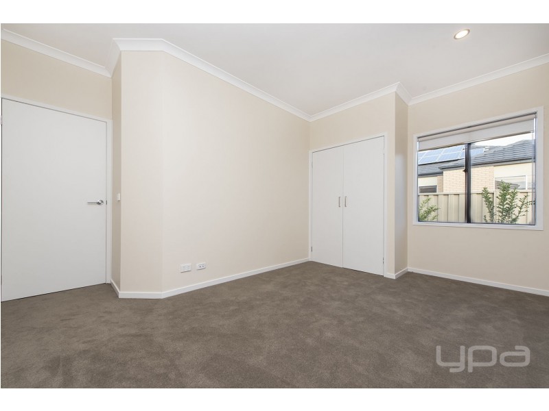 6 Cherry Lake Green, Caroline Springs VIC 3023