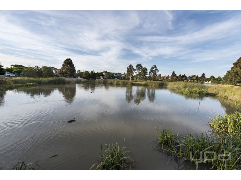6 Cherry Lake Green, Caroline Springs VIC 3023