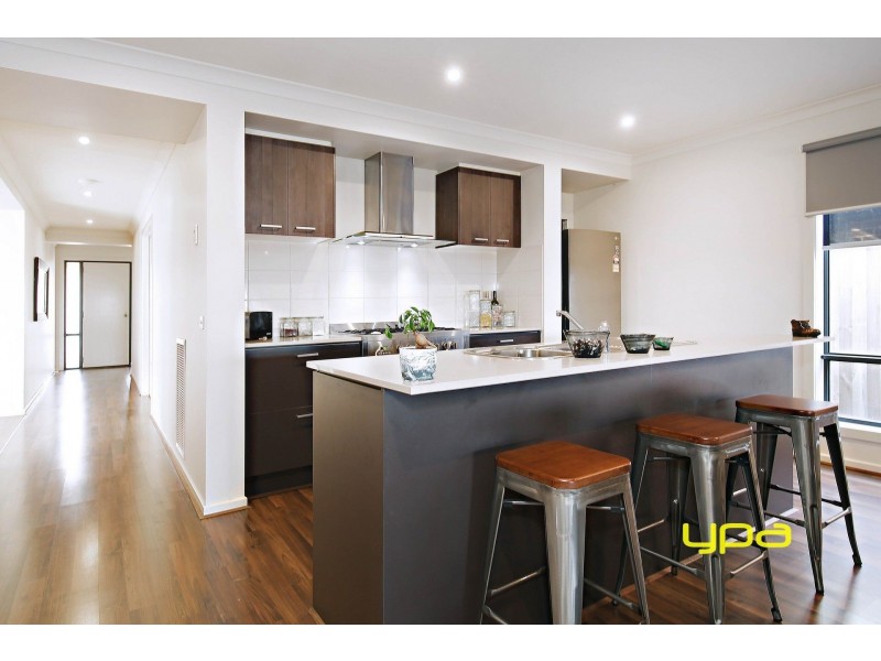 8 Aubisque Close, Plumpton VIC 3335