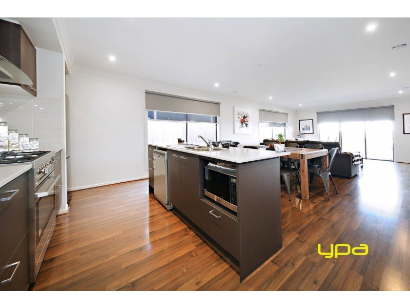 8 Aubisque Close, Plumpton VIC 3335