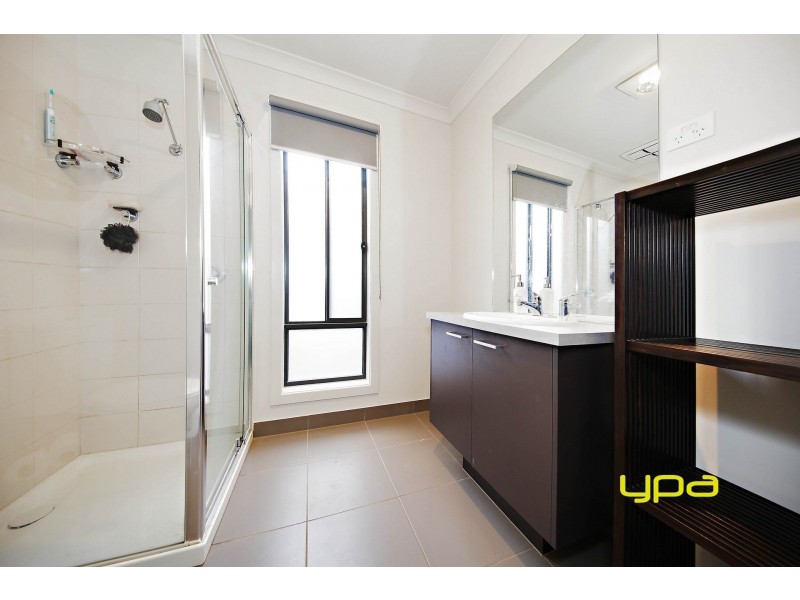 8 Aubisque Close, Plumpton VIC 3335