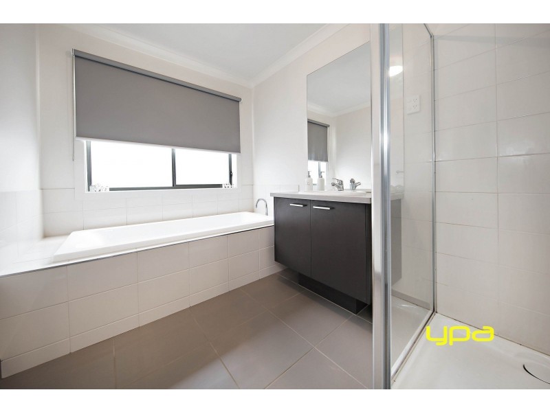 8 Aubisque Close, Plumpton VIC 3335