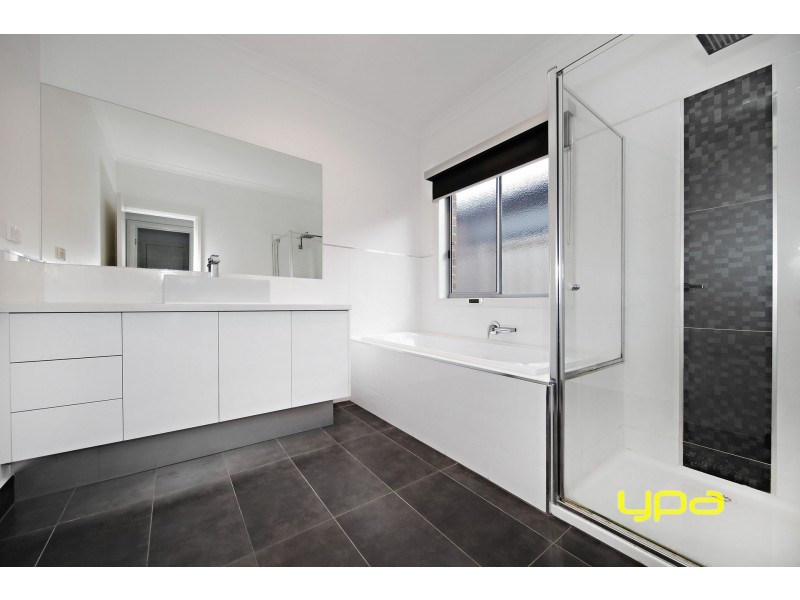 39 Daly Circuit, Caroline Springs VIC 3023