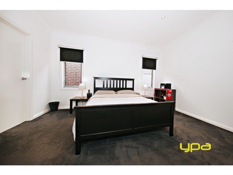 39 Daly Circuit, Caroline Springs VIC 3023