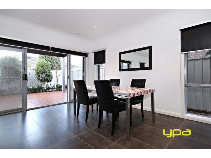 39 Daly Circuit, Caroline Springs VIC 3023