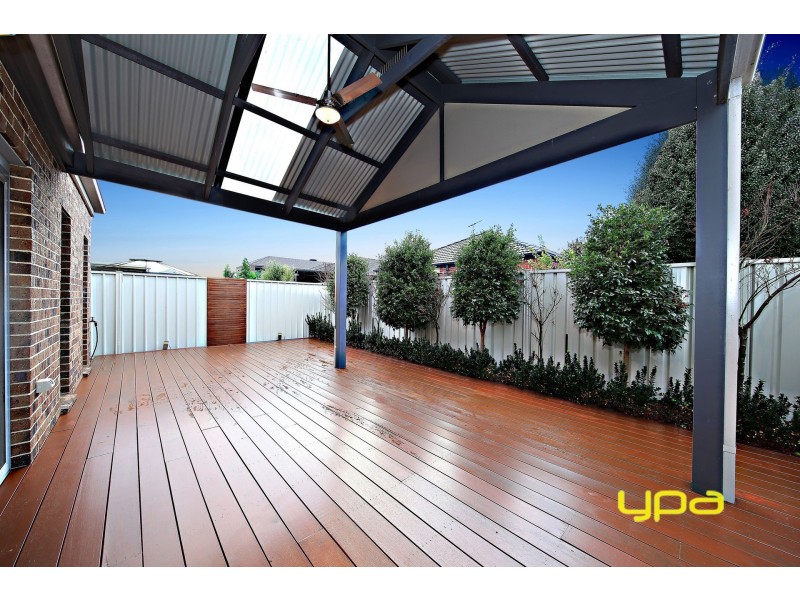 39 Daly Circuit, Caroline Springs VIC 3023