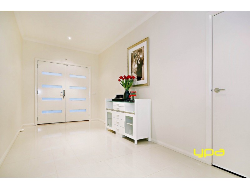 12 Grandstand Avenue, Caroline Springs VIC 3023