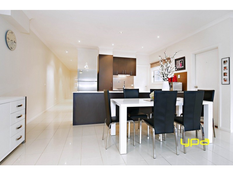 12 Grandstand Avenue, Caroline Springs VIC 3023