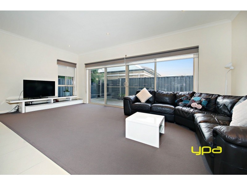 12 Grandstand Avenue, Caroline Springs VIC 3023