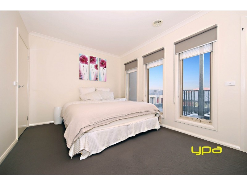 12 Grandstand Avenue, Caroline Springs VIC 3023