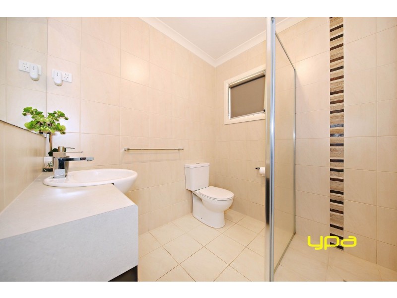 12 Grandstand Avenue, Caroline Springs VIC 3023