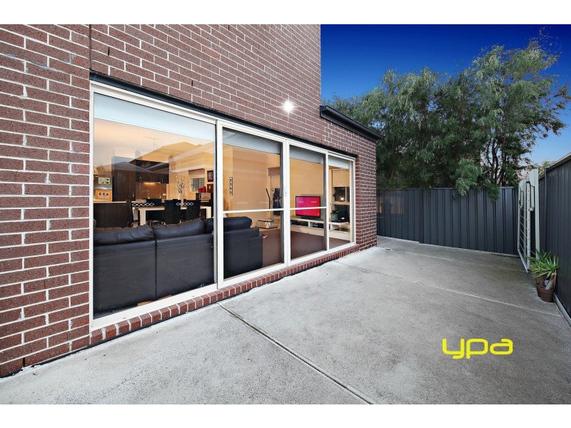 12 Grandstand Avenue, Caroline Springs VIC 3023