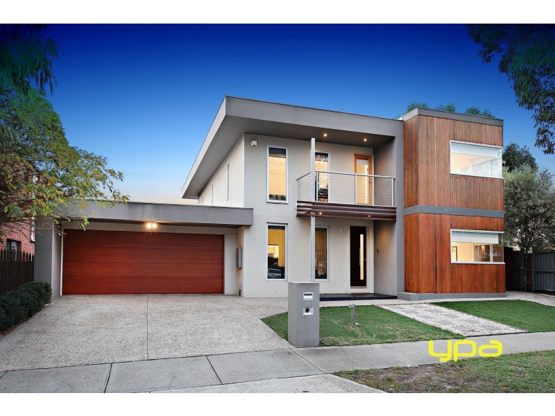 6 Dobell Crescent, Caroline Springs VIC 3023