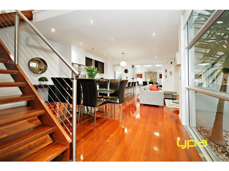 6 Dobell Crescent, Caroline Springs VIC 3023