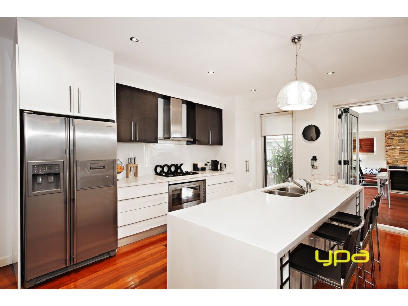 6 Dobell Crescent, Caroline Springs VIC 3023