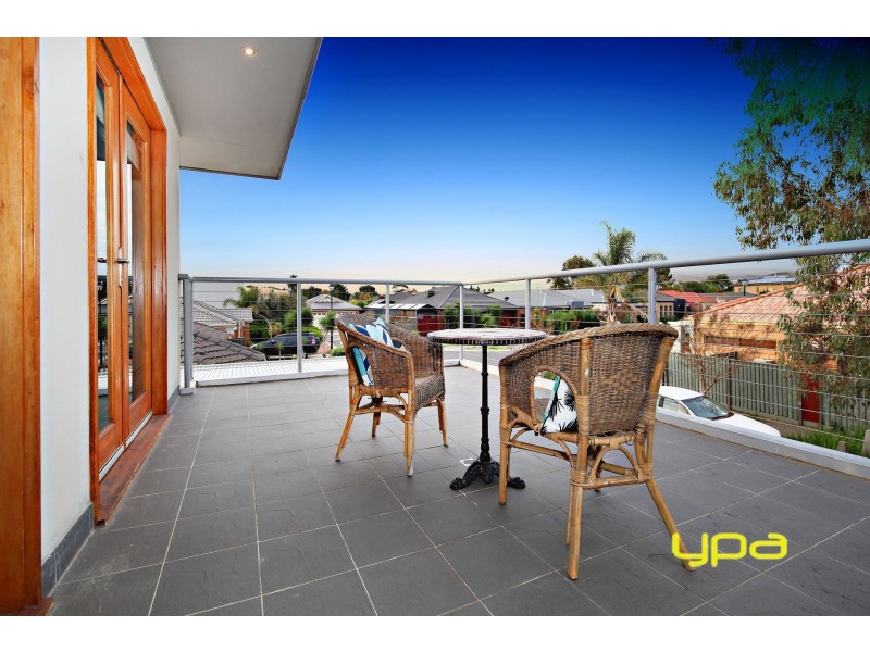 6 Dobell Crescent, Caroline Springs VIC 3023