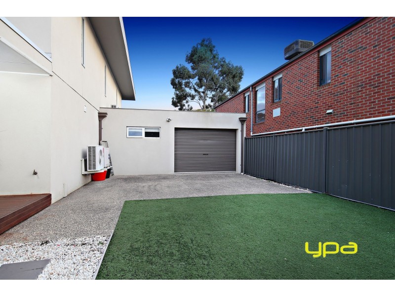 6 Dobell Crescent, Caroline Springs VIC 3023