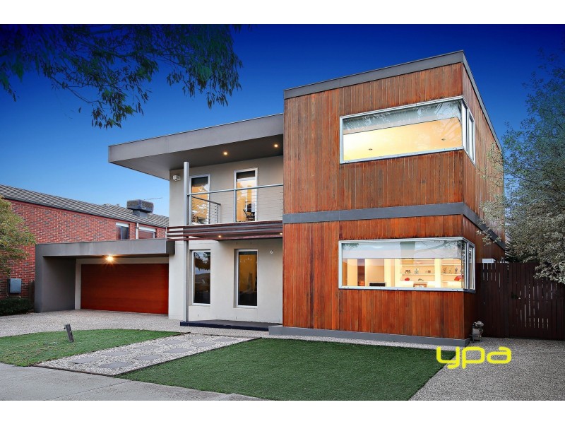 6 Dobell Crescent, Caroline Springs VIC 3023