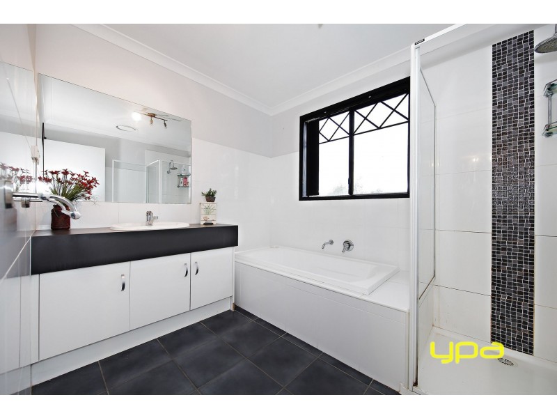 3 Honour Lane, Caroline Springs VIC 3023