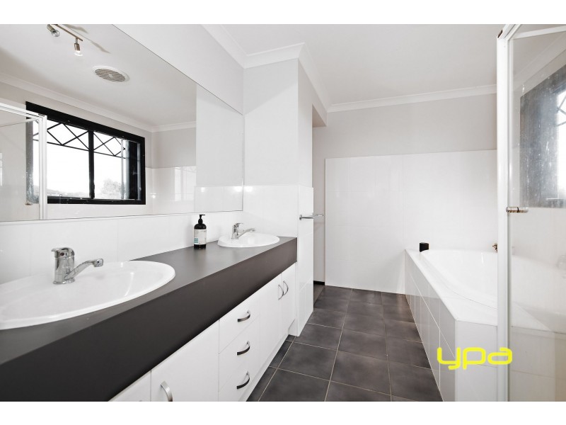 3 Honour Lane, Caroline Springs VIC 3023