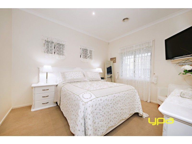 6 Kooyong Way, Caroline Springs VIC 3023